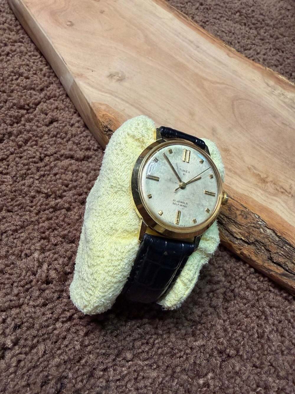 VINTAGE TIMEX 1968 21J AUTOMATIC MECHANICAL SELF-WIND MEN'S GOLDEN LEATHER WATCH